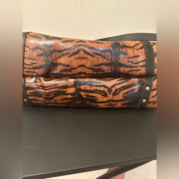 Patricia Nash Tiger Print Tote NWT - Picture 8 of 16